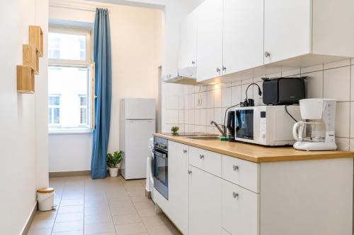 Near Westbahnhof Area - Cozy 2-Bedroom Apartment with WiFi & TV