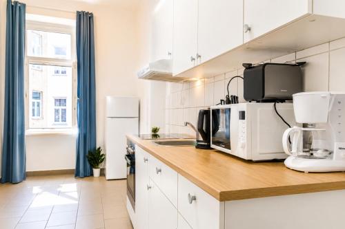 Near Westbahnhof Area - Cozy 2-Bedroom Apartment with WiFi & TV