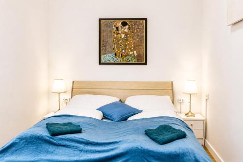 Near Westbahnhof Area - Cozy 2-Bedroom Apartment with WiFi & TV