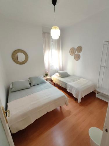 Fernan Gonzalez Street, Private rooms