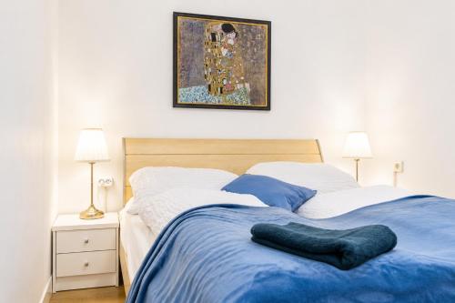 Near Westbahnhof Area - Cozy 2-Bedroom Apartment with WiFi & TV