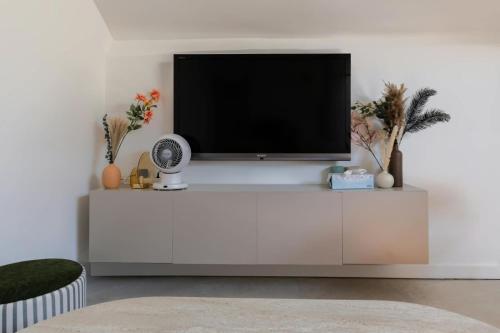 Golden Hugo Premium Studio Golden Square