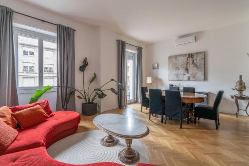 Luxury 4 bedrooms apartment in the center of Milan