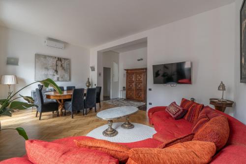 Luxury 4 bedrooms apartment in the center of Milan