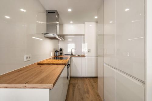 WELCS APARTAMENTO 453 EMP con terraza y vista al c