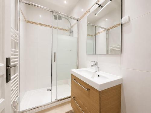 Very nice and cozy 4P apartment, Parc Monceau, Paris 8th arrondissement