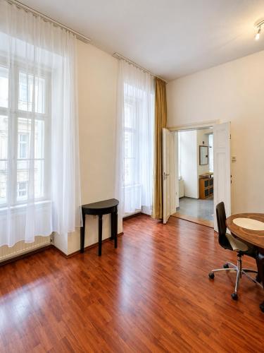 Spacious Cozy 2BD Apartment in Wien Mitte