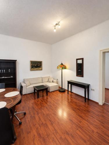 Spacious Cozy 2BD Apartment in Wien Mitte