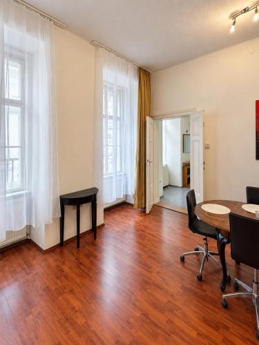 Spacious Cozy 2BD Apartment in Wien Mitte
