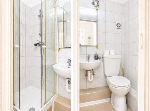 Cozy 1BR Apt &Smart TV, WIFI, For Long Stay