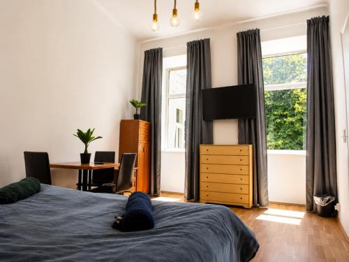 Cozy 1BR Apt &Smart TV, WIFI, For Long Stay