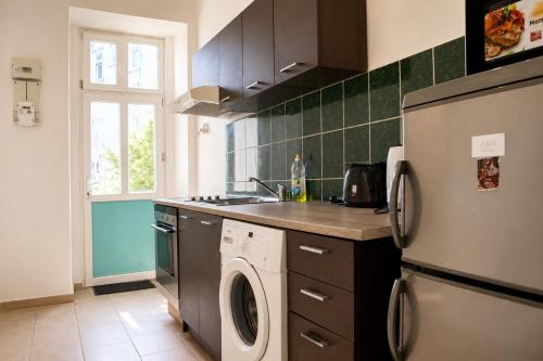 Cozy 1BR Apt &Smart TV, WIFI, For Long Stay