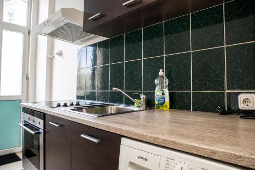 Cozy 1BR Apt &Smart TV, WIFI, For Long Stay