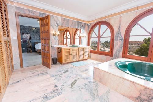Mijas Castle 750m2, beach, pool, privacy, luxury