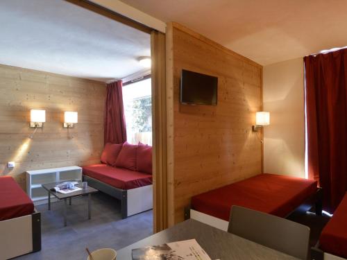 Studio rénové avec balcon, proche des pistes, cuisine équipée, animaux admis