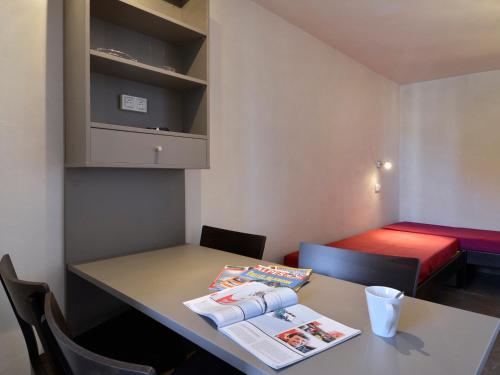 Studio Divisible Rénové au Pied des Pistes avec Balcon et Animaux Admis