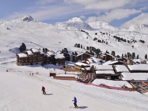 Studio skis aux pieds, animaux admis, vue pistes
