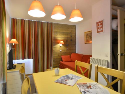 Studio chaleureux au centre, vue pistes, animaux acceptés