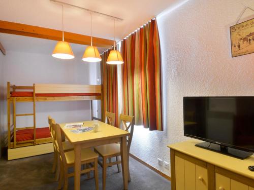 Studio chaleureux au centre, vue pistes, animaux acceptés
