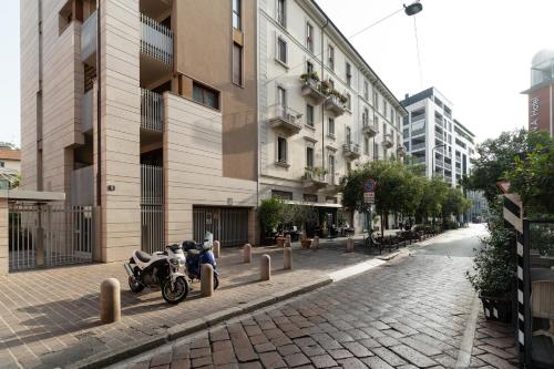 GuestHost - Bright Apartment with Balcony near MM3