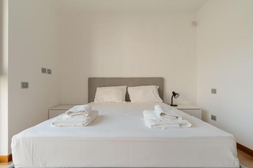 GuestHost - Bright Apartment with Balcony near MM3