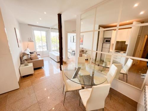 AmazINN Places Embajadores VI