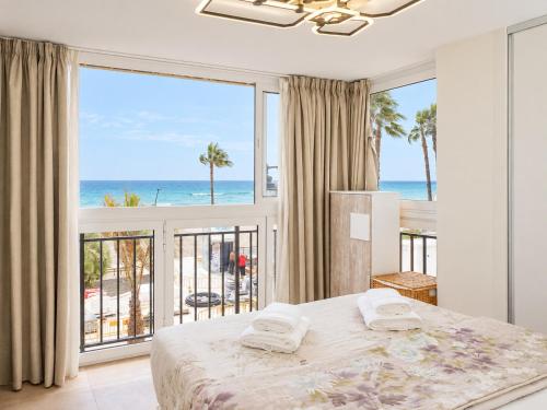Cubo's Estepona Oceanview Apartment & Free Parking
