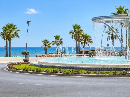 Cubo's Estepona Oceanview Apartment & Free Parking