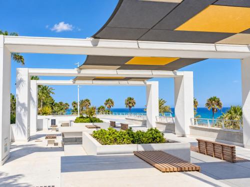 Cubo's Estepona Oceanview Apartment & Free Parking