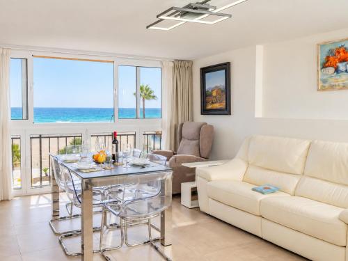 Cubo's Estepona Oceanview Apartment & Free Parking