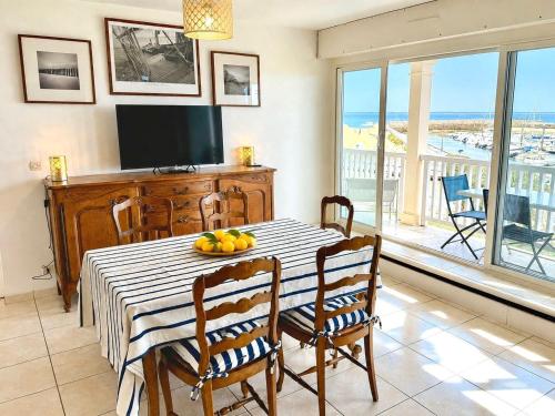 Bright apartment with balcony