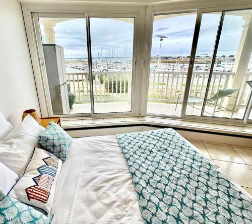Bright apartment with balcony