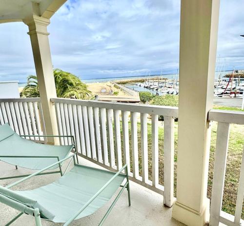 Bright apartment with balcony
