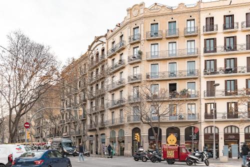 Lovely Apartment with Balcony in Sagrada Familia