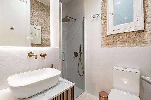 Lovely Apartment with Balcony in Sagrada Familia