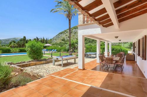 Villa Busqueroles by Villa Plus