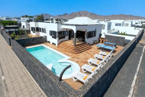 Villa Emerita by Villa Plus