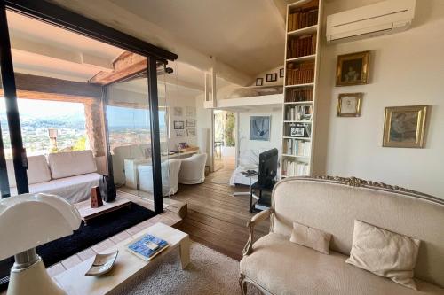 Bright duplex with superb view and terrace
