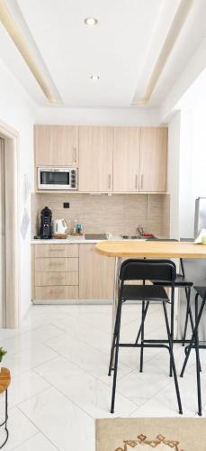 Thea Penthouse - 2BR, Sea View Terrace I Beach