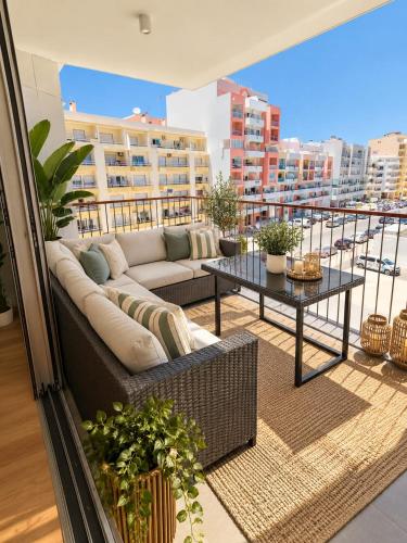 Bayline- Beachfront and Pool