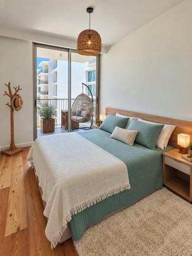 Bayline- Beachfront and Pool