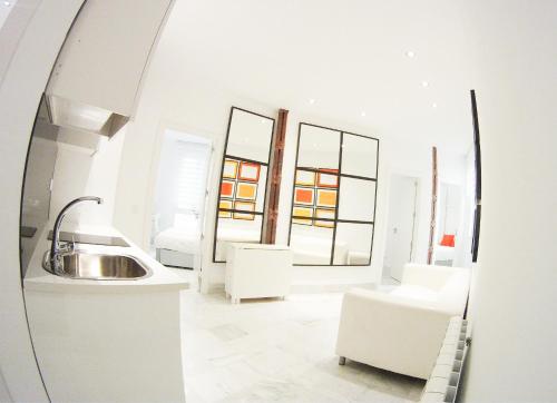 AmazINN Places Embajadores VI