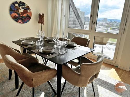 Urban Chic 3BR Serviced Apartment