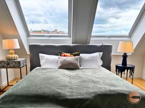 Urban Chic 3BR Serviced Apartment