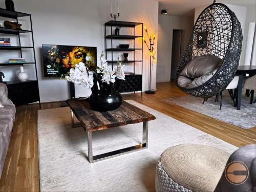 Urban Chic 3BR Serviced Apartment