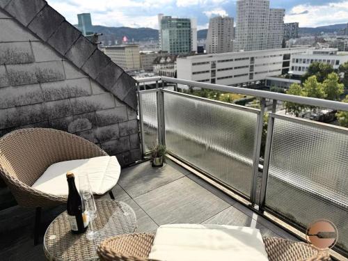 Urban Chic 3BR Serviced Apartment