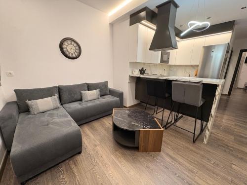 Elegant Apartment 2