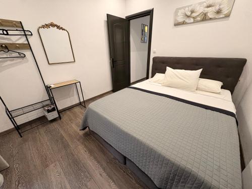 Elegant Apartment 2