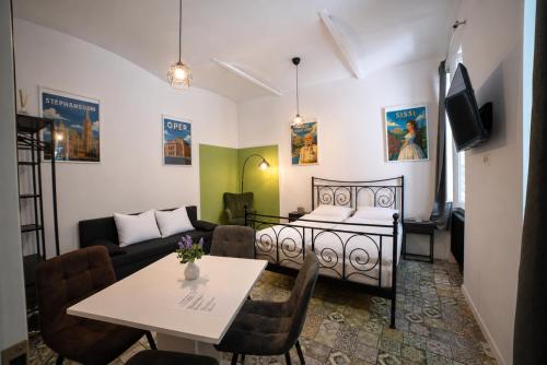 Your Stylish Vienna Stay Near Schonbrunn Palace 24-7 Check-in