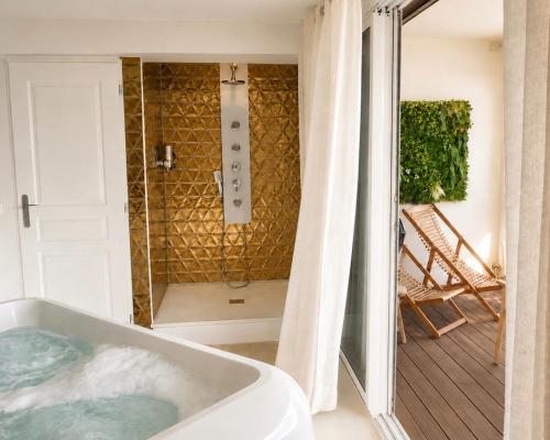 LES SUITES LOVE 2 SPA VUE MER PISCINe